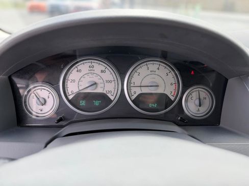 Used 2010 Chrysler Town & Country Touring image 19