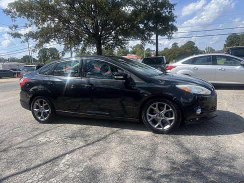 Used 2014 Ford Focus SE w/ Equipment Group 201A image 7