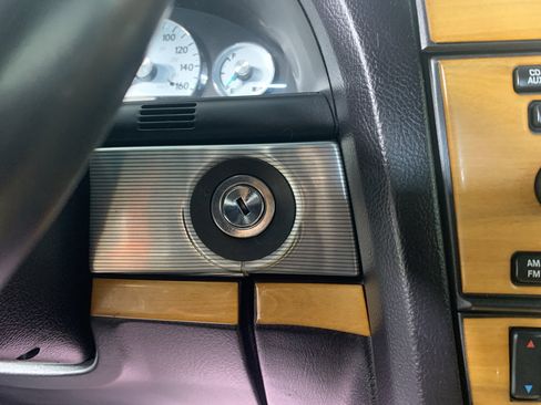 Used 2004 Ford Thunderbird image 18