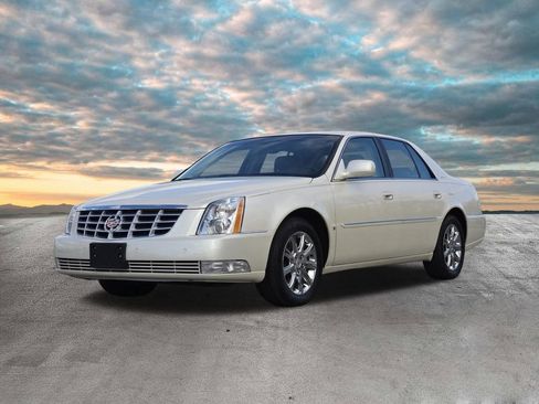 Used 2009 Cadillac DTS image 4