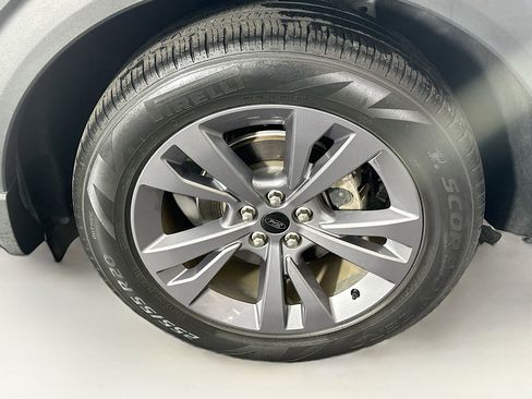 Used 2022 Ford Explorer XLT w/ Equipment Group 202A image 11