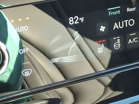 Used 2025 Genesis G80 2.5T image 19