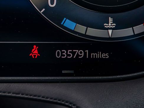 Used 2023 Land Rover Range Rover Long Wheelbase SE image 19