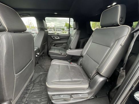 Used 2022 GMC Yukon XL SLT w/ SLT Luxury Package AWD/4WD image 43