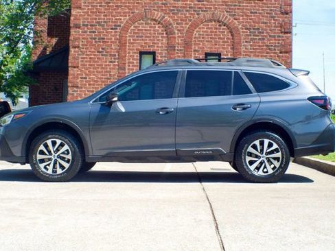 Used 2020 Subaru Outback Premium image 8
