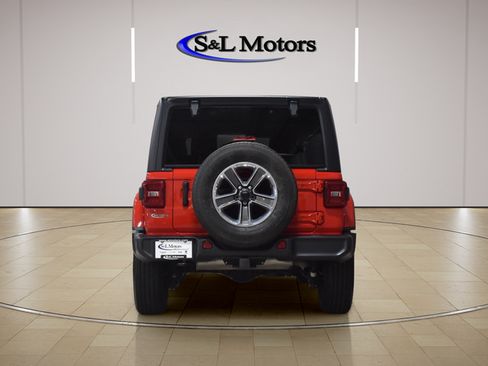 Used 2022 Jeep Wrangler Unlimited Sahara w/ Dual Top Group AWD/4WD image 7