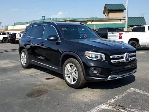 Used 2022 Mercedes-Benz GLB 250 4MATIC image 2