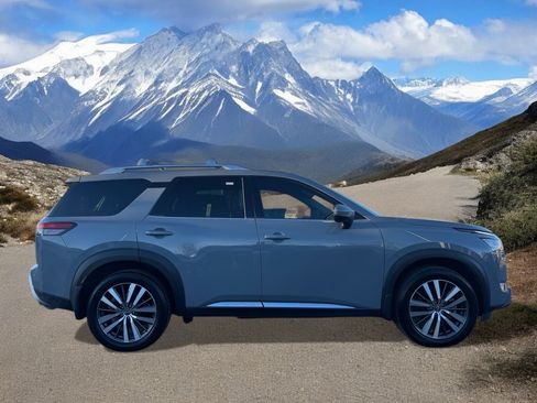 Used 2022 Nissan Pathfinder Platinum w/ Cargo Package image 6