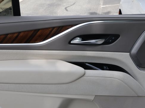 Used 2021 Cadillac Escalade Premium Luxury Platinum w/ Heavy-Duty Trailer Package AWD/4WD image 35