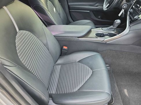 Used 2022 Toyota Camry SE image 18