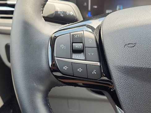 Certified 2025 Ford Escape SE FWD image 23