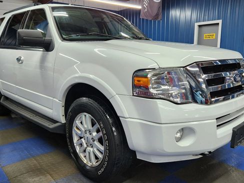 Used 2014 Ford Expedition XLT image 2