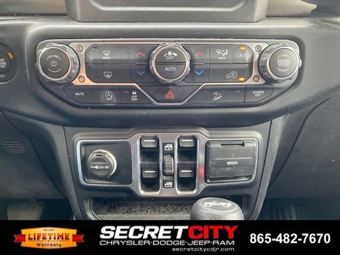 Used 2019 Jeep Wrangler Unlimited Sport S AWD/4WD image 17