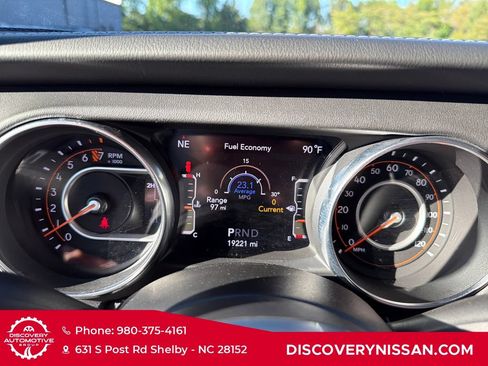 Used 2020 Jeep Wrangler Unlimited Sahara w/ Dual Top Group AWD/4WD image 24