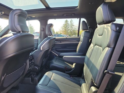 Used 2022 Jeep Grand Cherokee L Overland w/ Advanced Protech Group III AWD/4WD image 11