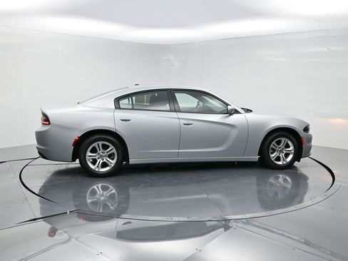 Used 2022 Dodge Charger SXT image 4
