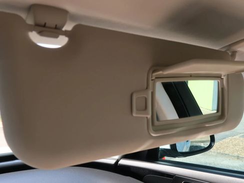 Used 2018 Jaguar XE image 35