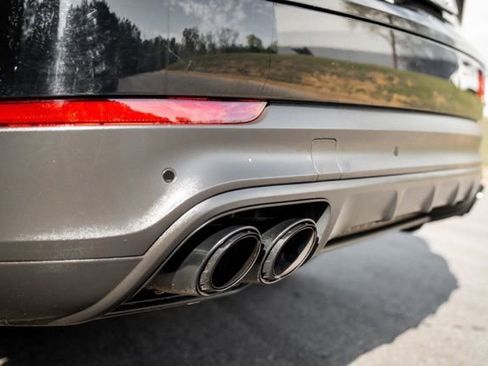 Used 2023 Porsche Cayenne Platinum Edition image 16