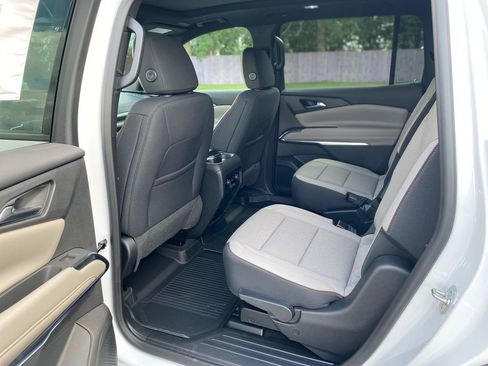 New 2026 Chevrolet Traverse LT w/ Sun and Wheel Package AWD/4WD image 18