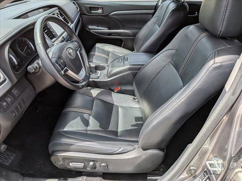Used 2017 Toyota Highlander SE w/ Carpet Mat Package AWD/4WD image 21