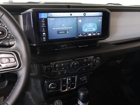 Used 2025 Jeep Gladiator Sport AWD/4WD image 5