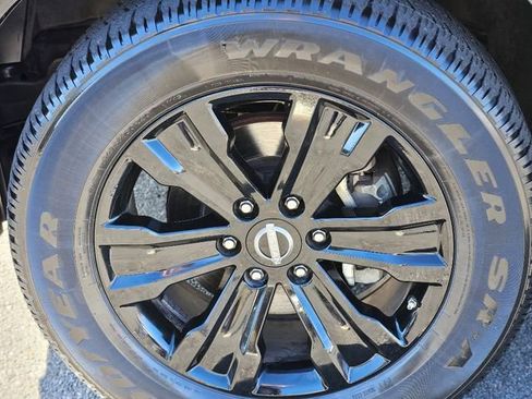 Certified 2024 Nissan Titan SV w/ SV Convenience Package image 10