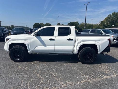 Used 2024 Toyota Tacoma SR w/ SR Upgrade Package AWD/4WD image 4