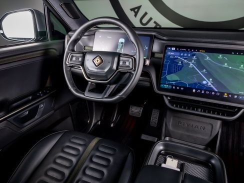 Used 2025 Rivian R1S Adventure Dual AWD/4WD image 7
