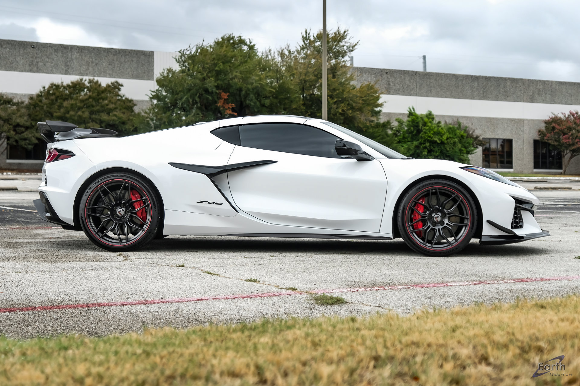 Used 2024 Chevrolet Corvette Z06 w/ Z07 Performance Package RWD image 29