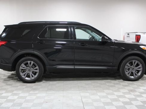 Used 2022 Ford Explorer XLT w/ Equipment Group 202A image 11