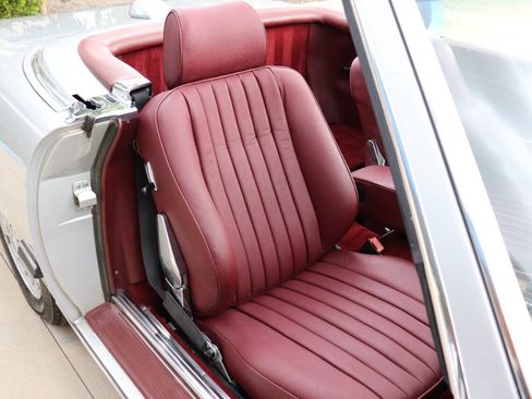 Used 1987 Mercedes-Benz 560 SL image 22