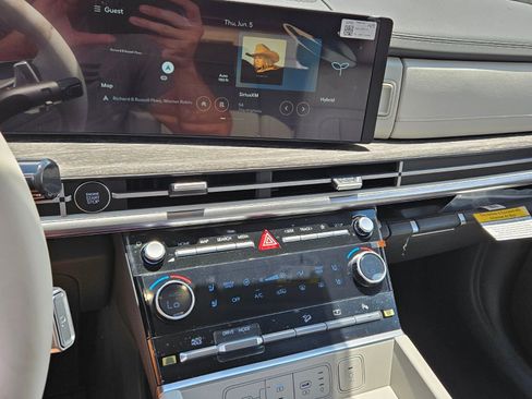 New 2025 Hyundai Santa Fe Limited FWD image 18