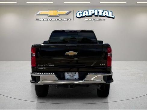 Used 2022 Chevrolet Silverado 2500 LTZ w/ LTZ Plus Package AWD/4WD image 4