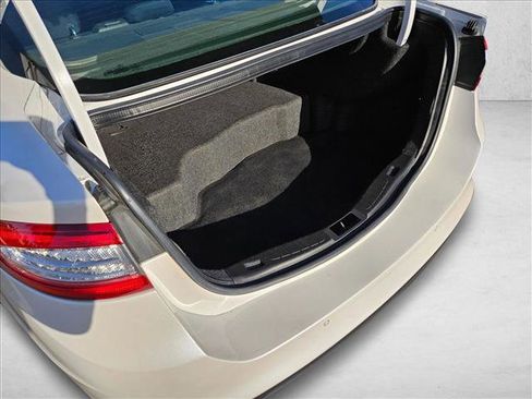 Used 2016 Ford Fusion SE FWD image 6