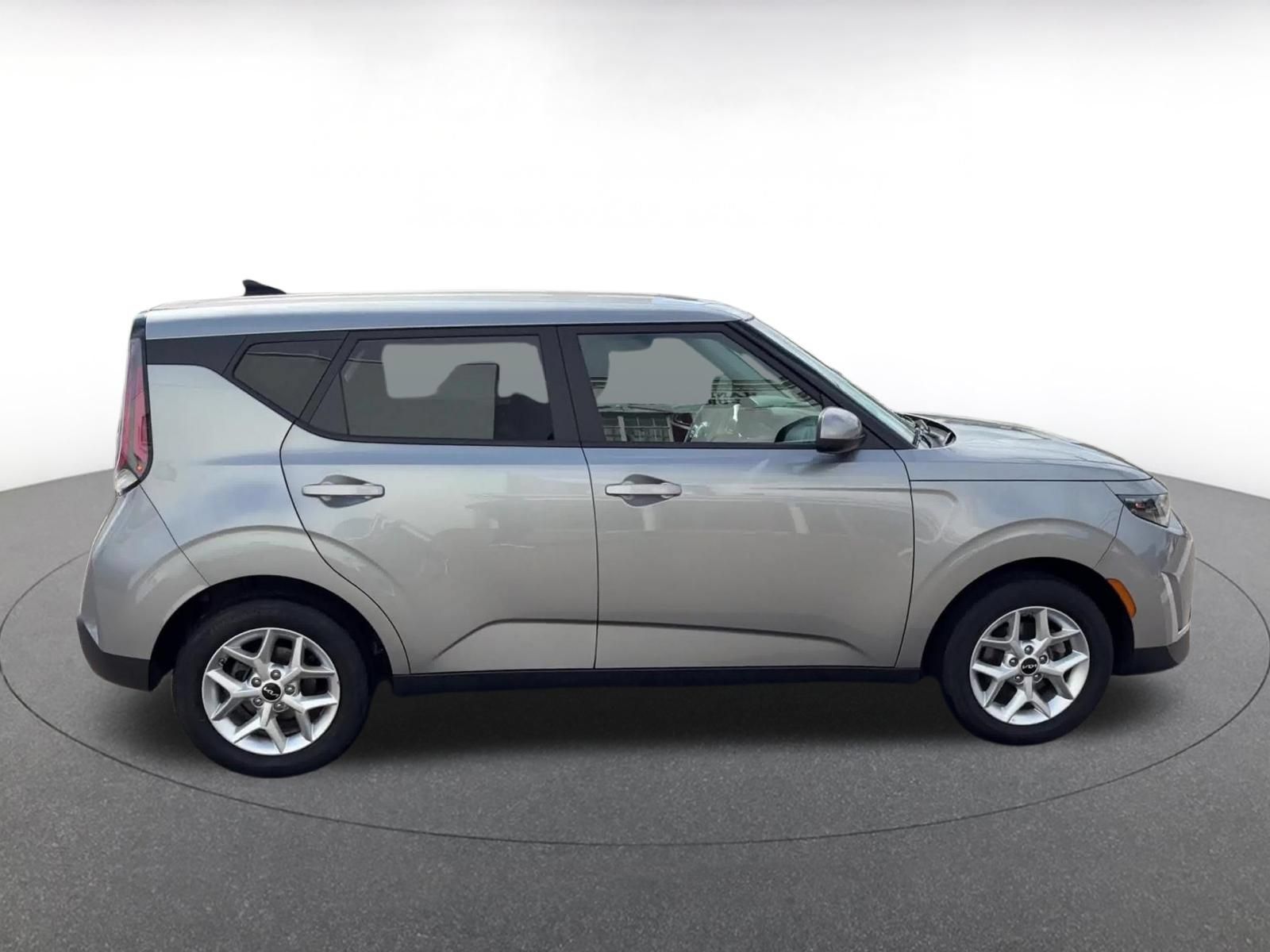 Used 2025 Kia Soul LX w/ LX Technology Package FWD image 15