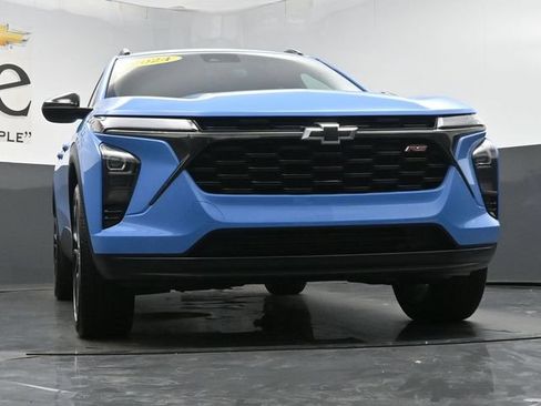 Used 2024 Chevrolet Trax RS w/ Driver Confidence Package FWD image 3