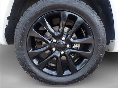 Used 2019 Jeep Grand Cherokee Altitude AWD/4WD image 7