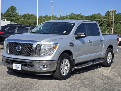 Used 2017 Nissan Titan SV RWD image 3