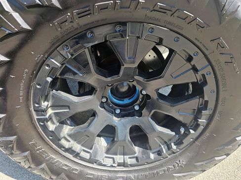 Used 2019 Toyota Tacoma TRD Off-Road AWD/4WD image 15