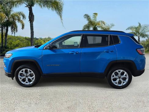 Used 2025 Jeep Compass Latitude image 2