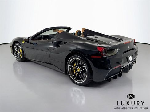 Used 2019 Ferrari 488 Spider RWD image 8