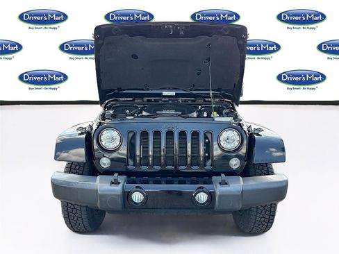Used 2018 Jeep Wrangler Unlimited Sahara AWD/4WD image 30