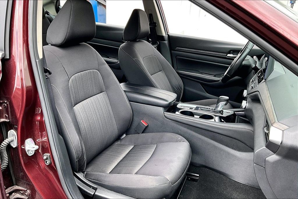 Used 2024 Nissan Altima 2.5 SV w/ SV Premium Package FWD image 26