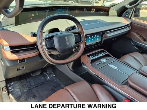 Certified 2025 Lincoln Navigator Reserve AWD/4WD image 12