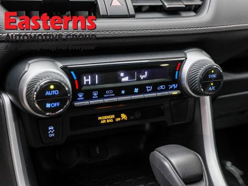 Used 2021 Toyota RAV4 LE image 19