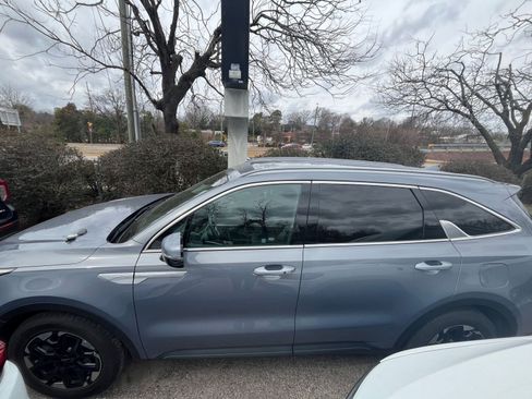 Used 2024 Kia Sorento S image 7