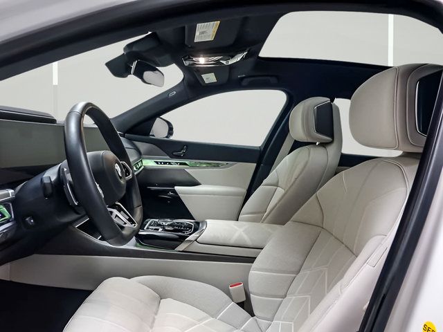Used 2023 BMW 760i xDrive AWD/4WD image 9