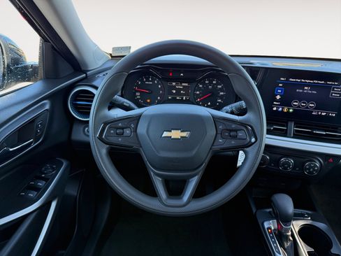 Used 2025 Chevrolet Trax LS w/ LS Convenience Package image 12