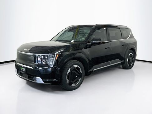 Used 2024 Kia EV9 Land AWD/4WD image 3