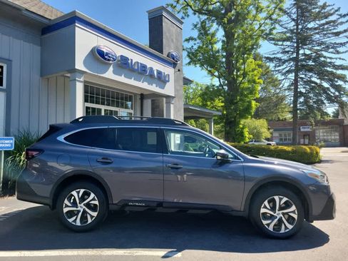 Used 2022 Subaru Outback Limited AWD/4WD image 2